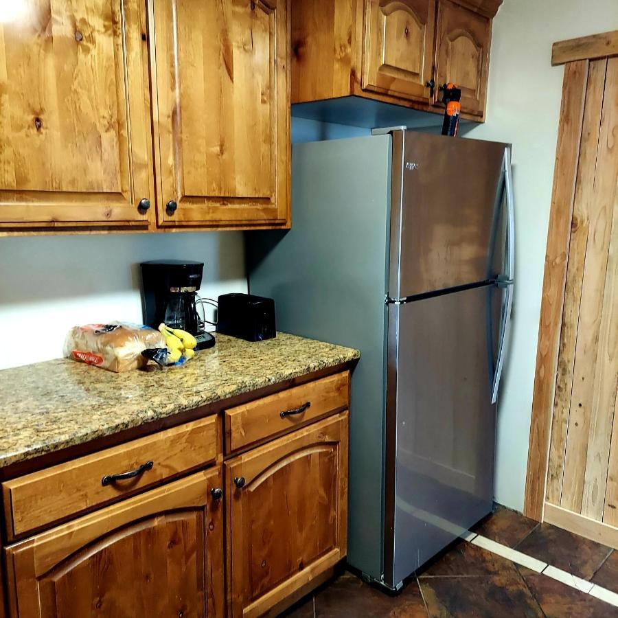 Vintage Cozy Family Home Near National Parks セント・アンソニー エクステリア 写真