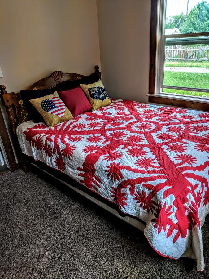 Vintage Cozy Family Home Near National Parks セント・アンソニー エクステリア 写真