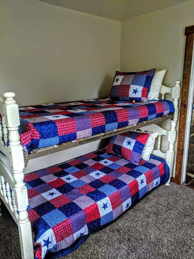 Vintage Cozy Family Home Near National Parks セント・アンソニー エクステリア 写真