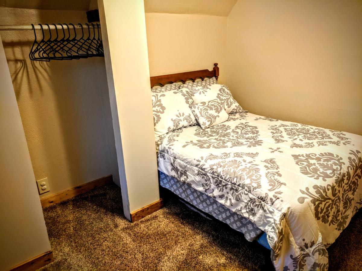 Vintage Cozy Family Home Near National Parks セント・アンソニー エクステリア 写真